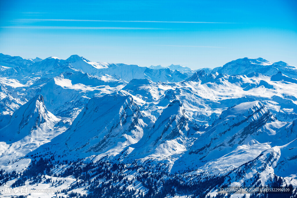 壮丽雪山景观
