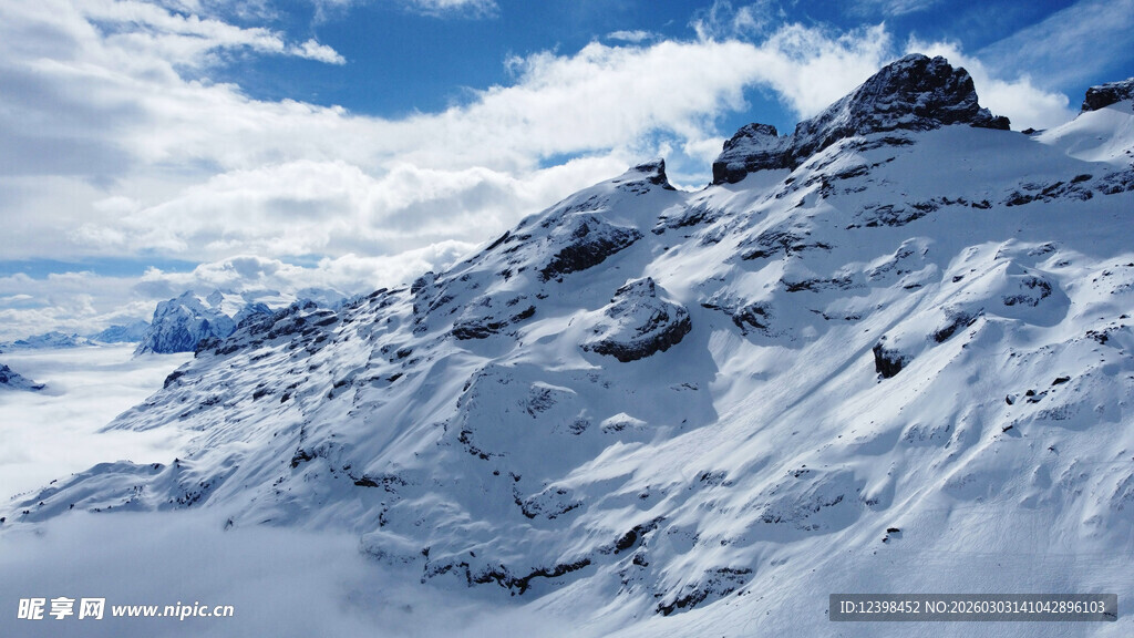 雪山壮丽风光