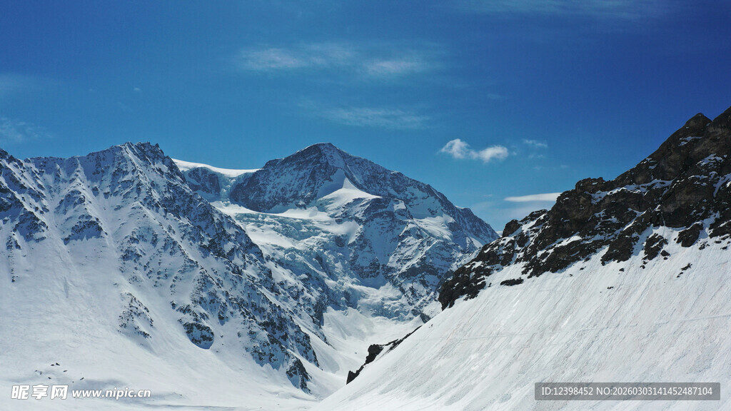 雪山壮丽风光