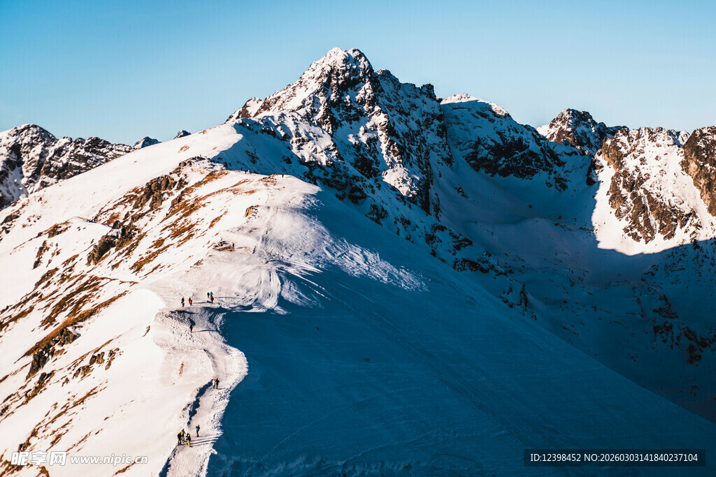 雪山壮丽景致
