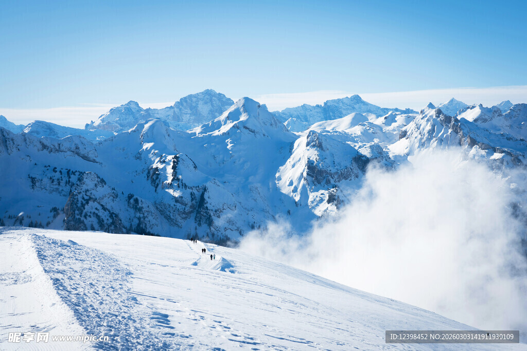 雪山壮丽美景
