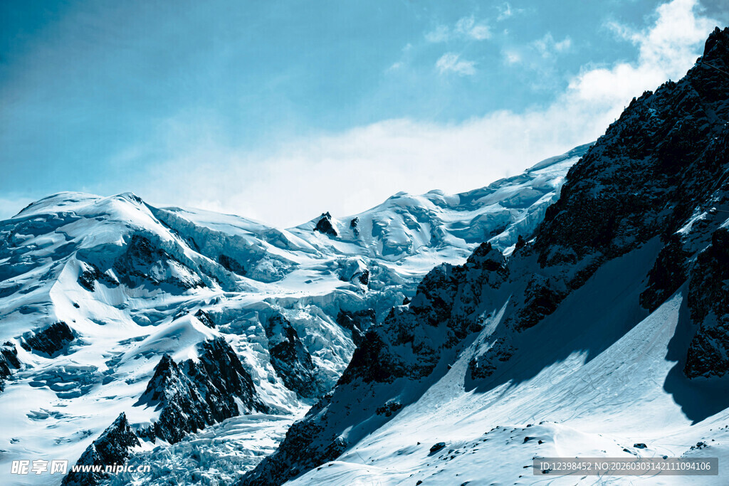 壮丽雪山景观