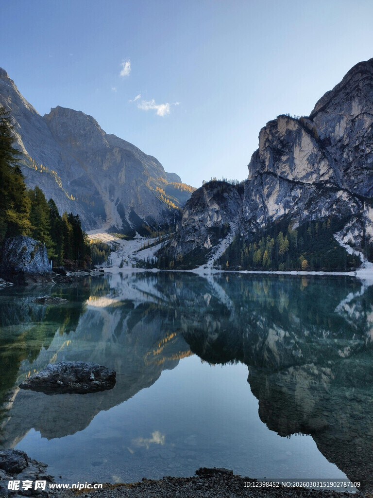 宁静山水湖景自然之美
