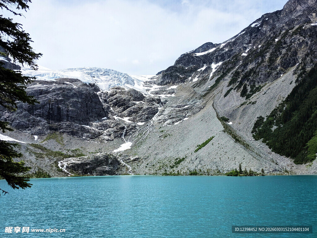 高山蓝湖美景
