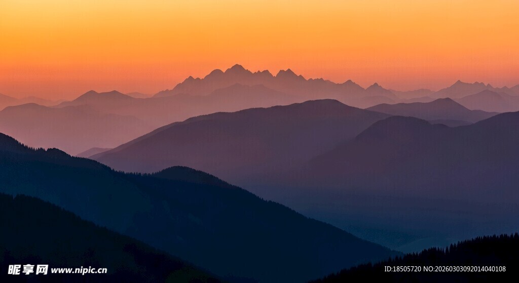 日出下的层峦叠嶂
