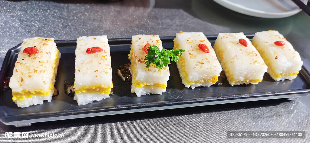 美味桂花糯米糕摆盘
