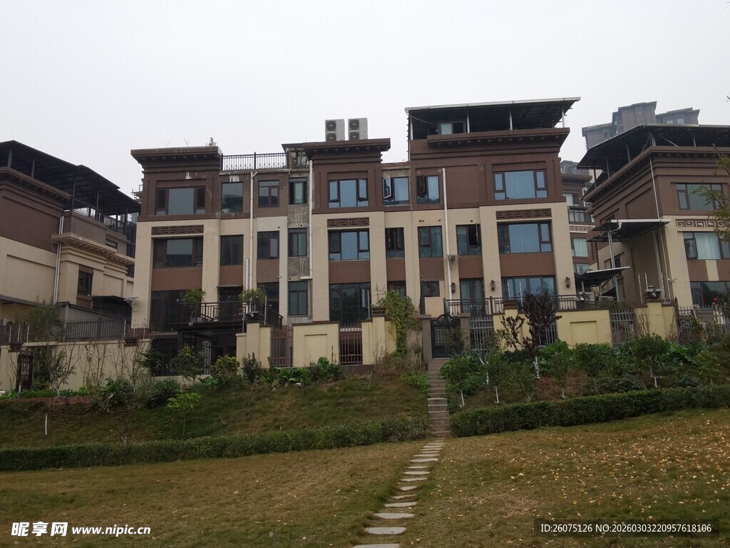 山间精美别墅群景观