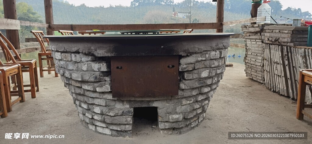 户外石砌烧烤台