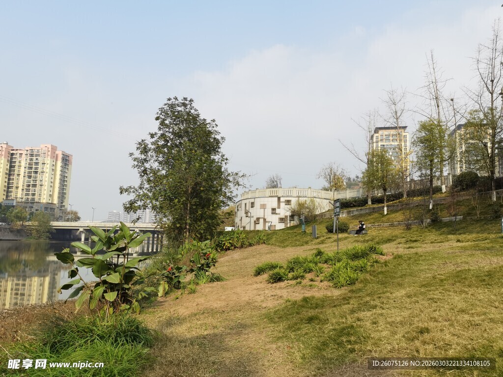 城郊自然风景小路