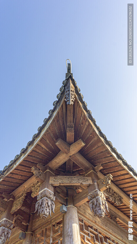 中式古建筑屋檐一角