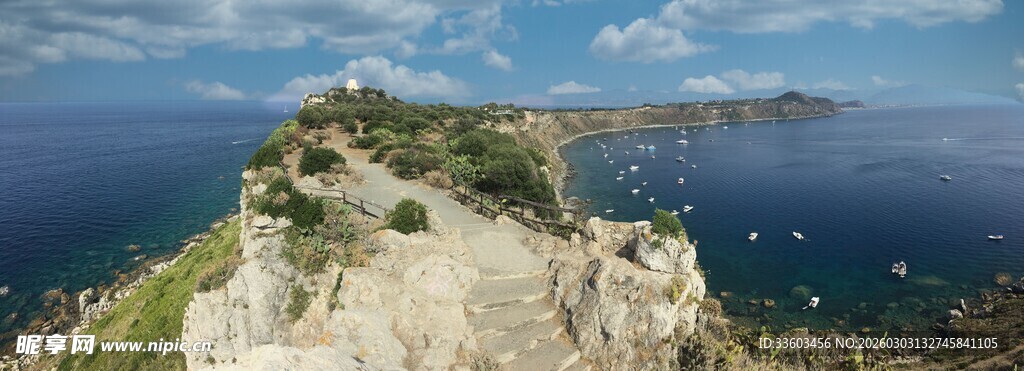 悬崖边的壮美海景风光