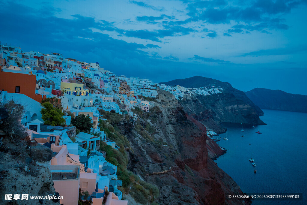 圣托里尼绝美蓝色海滨小镇