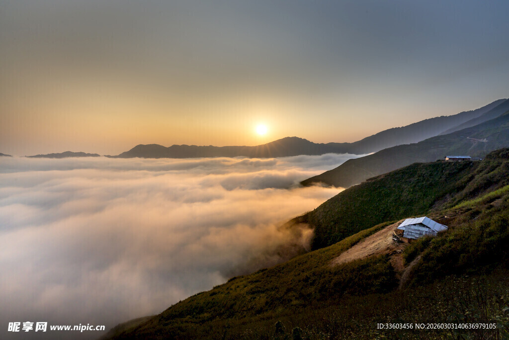 山间云海日出美景