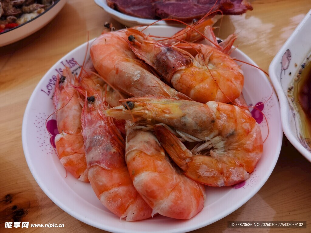 盘中美味白灼虾