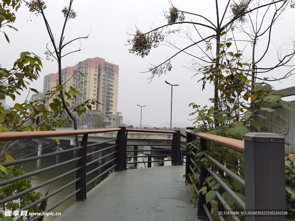 城市中行人漫步的休闲步道