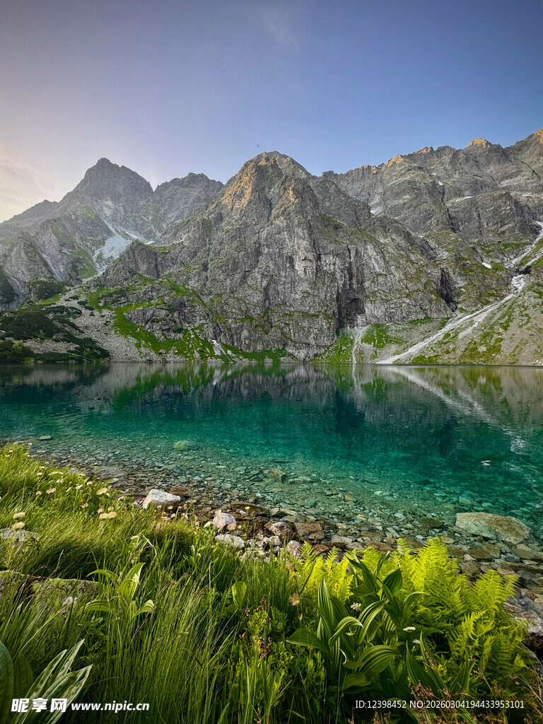 高山碧湖自然风光美景