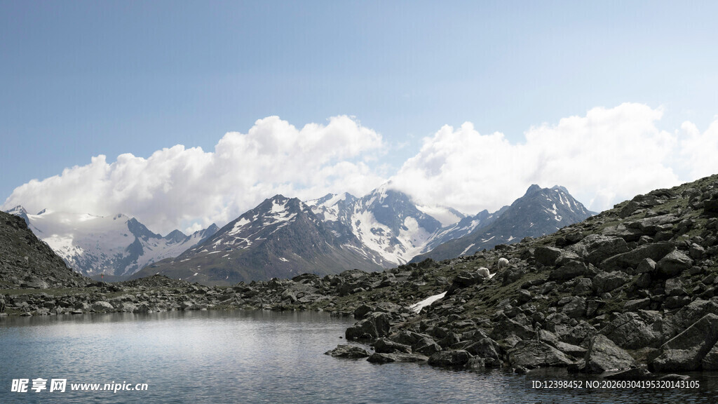 高山湖泊美景