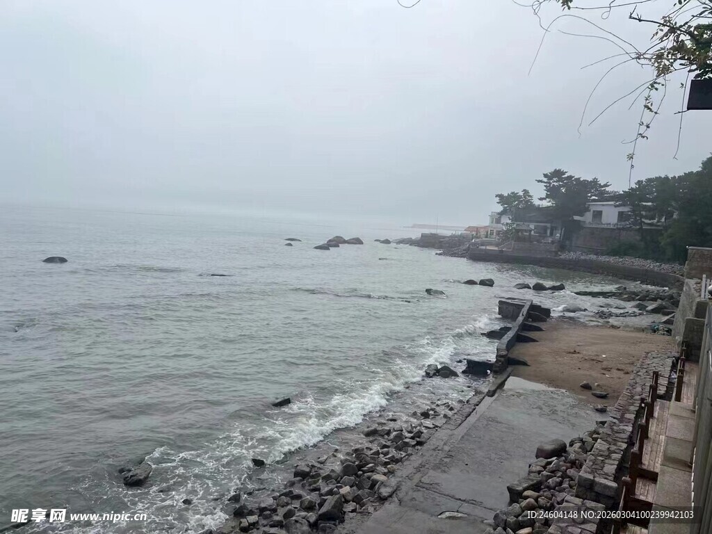 海边岸景宁静的水域风光