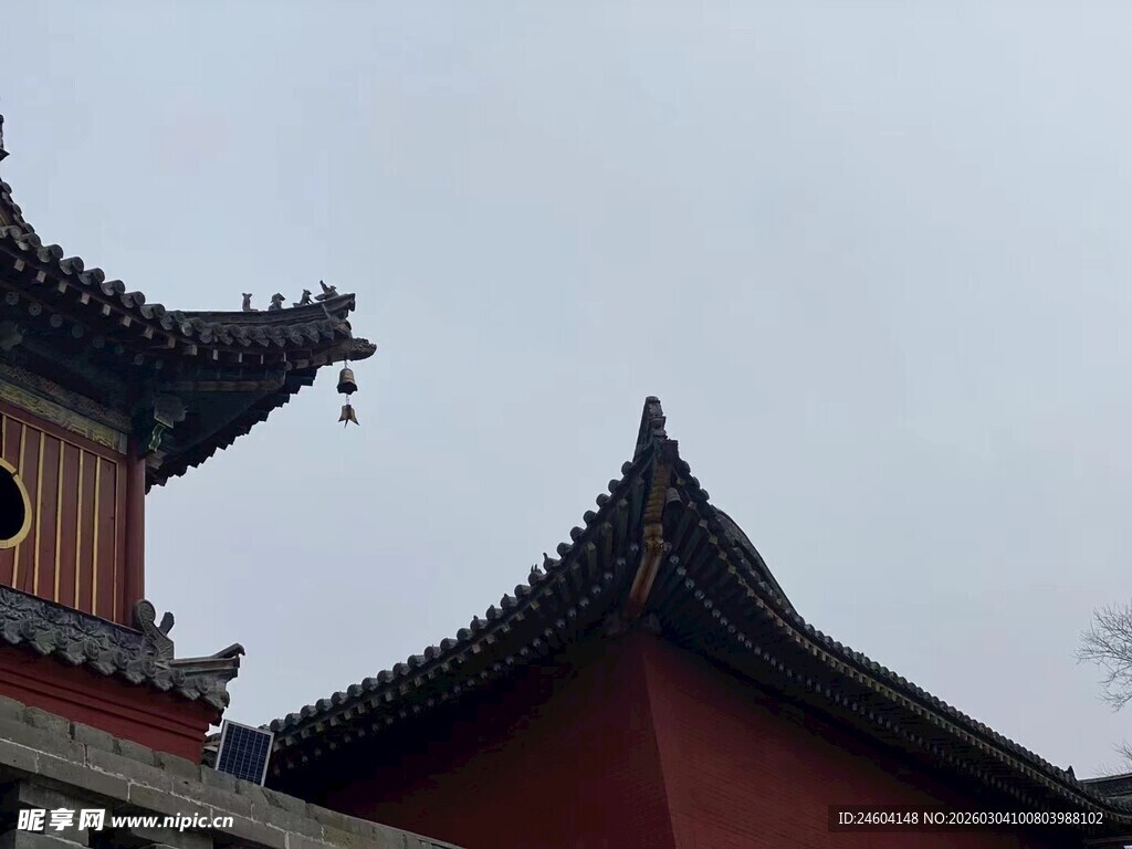 中式古建筑屋顶一角