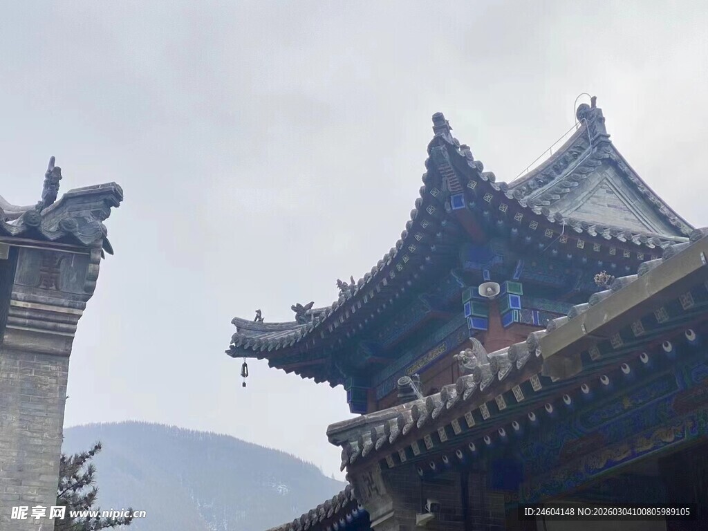 中式古建筑屋顶一角