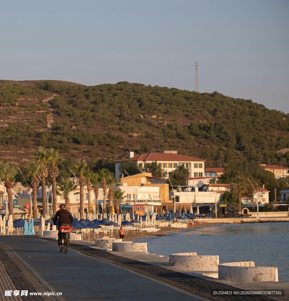 海滨小镇黄昏美景