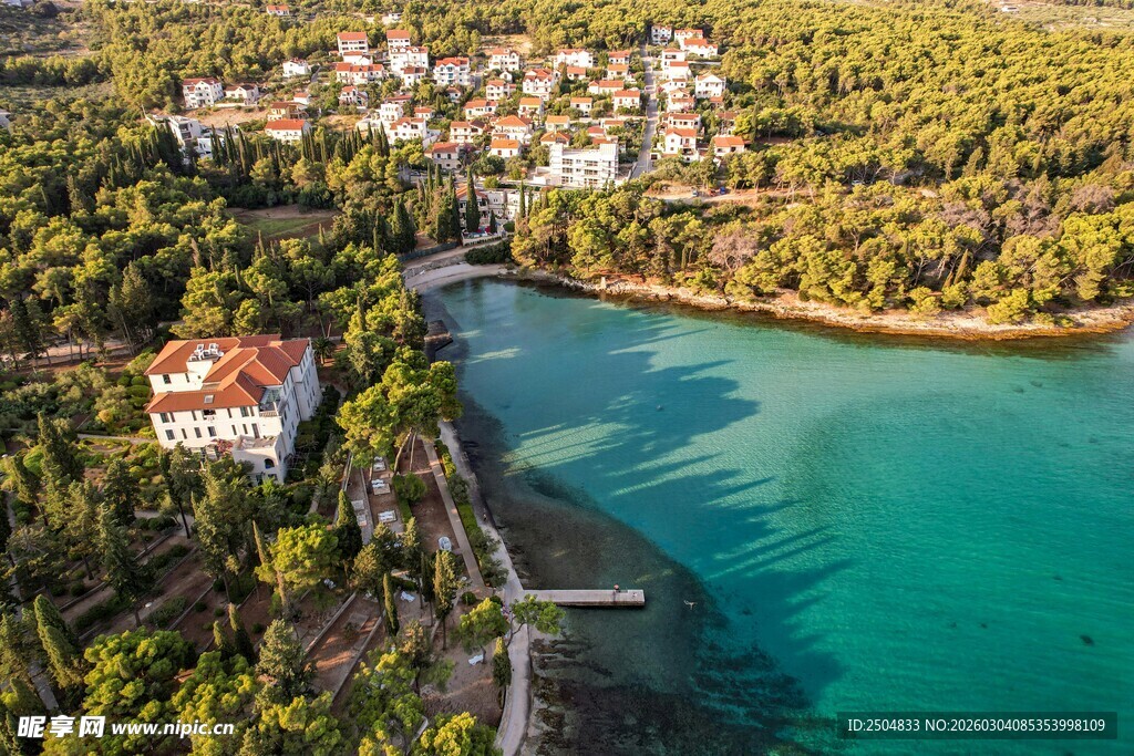 美丽海滨小镇的迷人风光