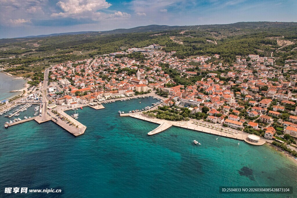 美丽海滨小镇全景