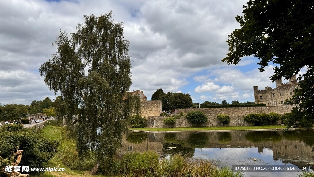 湖畔乡村风光美景