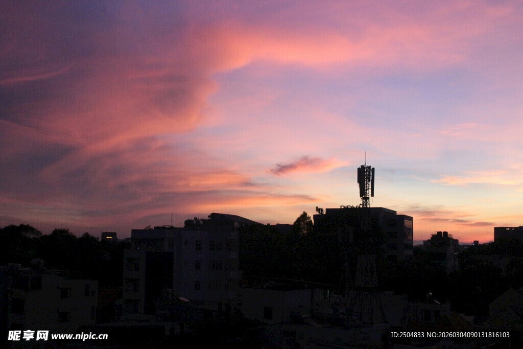 城市黄昏天空绚丽美景