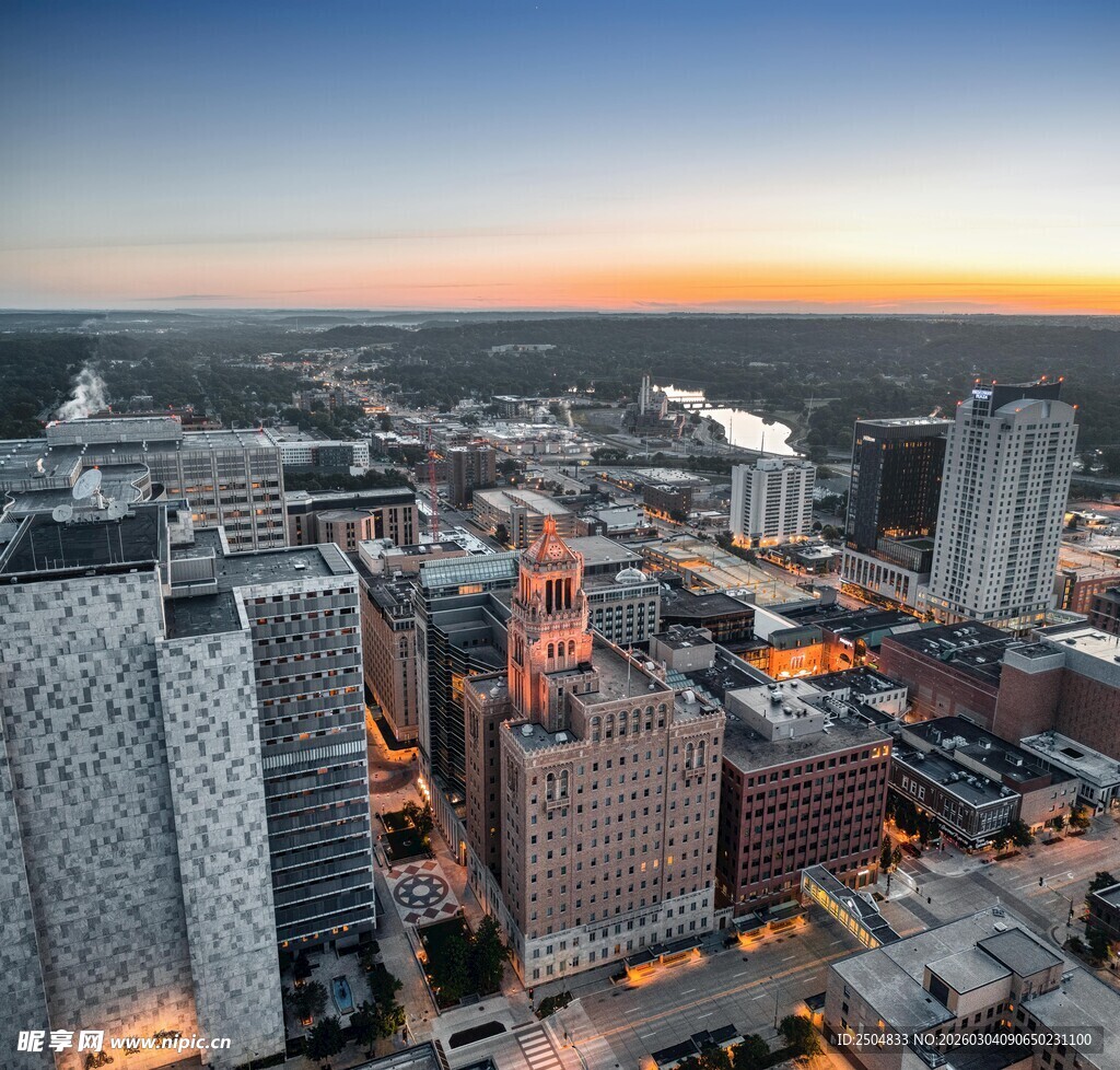 城市黄昏天际线俯瞰美景