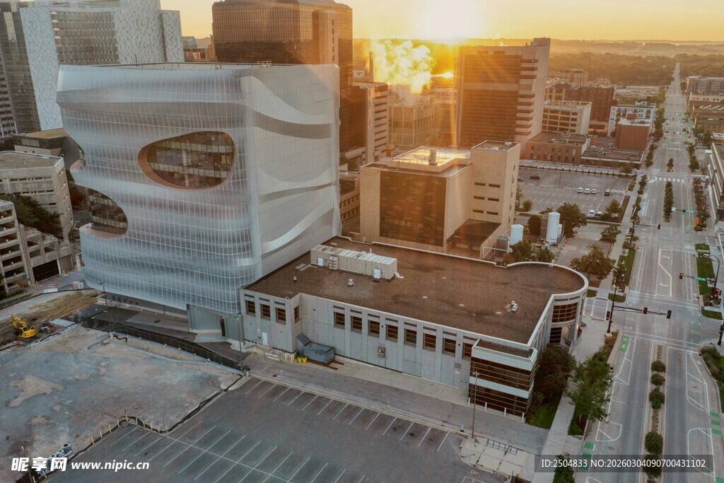 城市建筑群日落美景