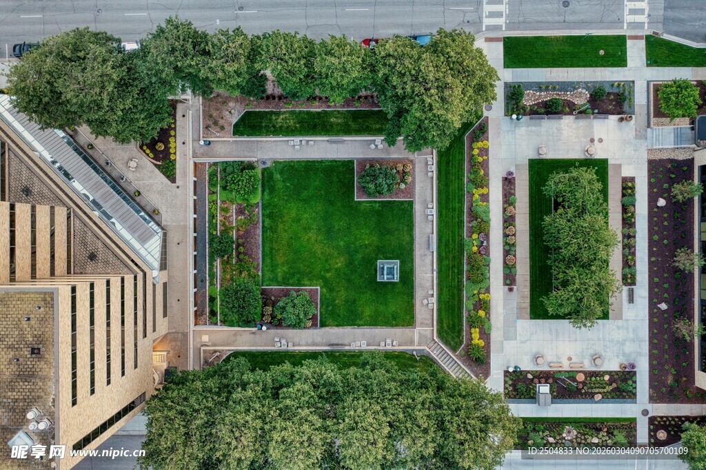 空中俯瞰精致庭院景观