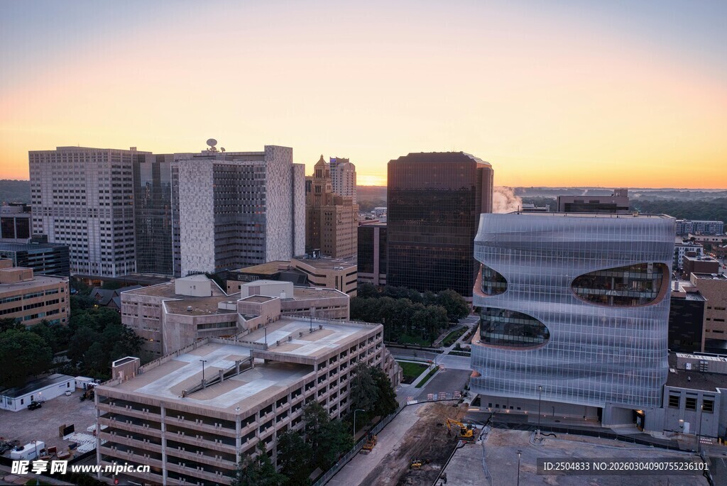 城市黄昏天际线景观