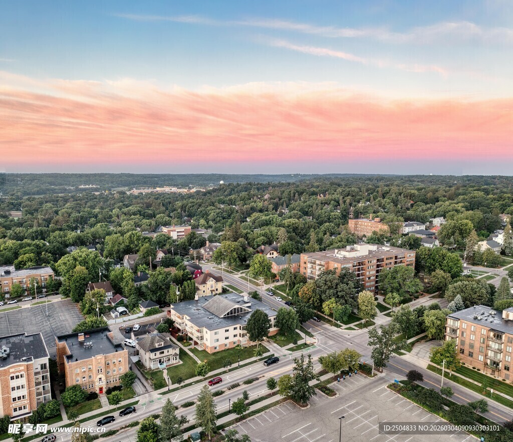 城市黄昏鸟瞰美景