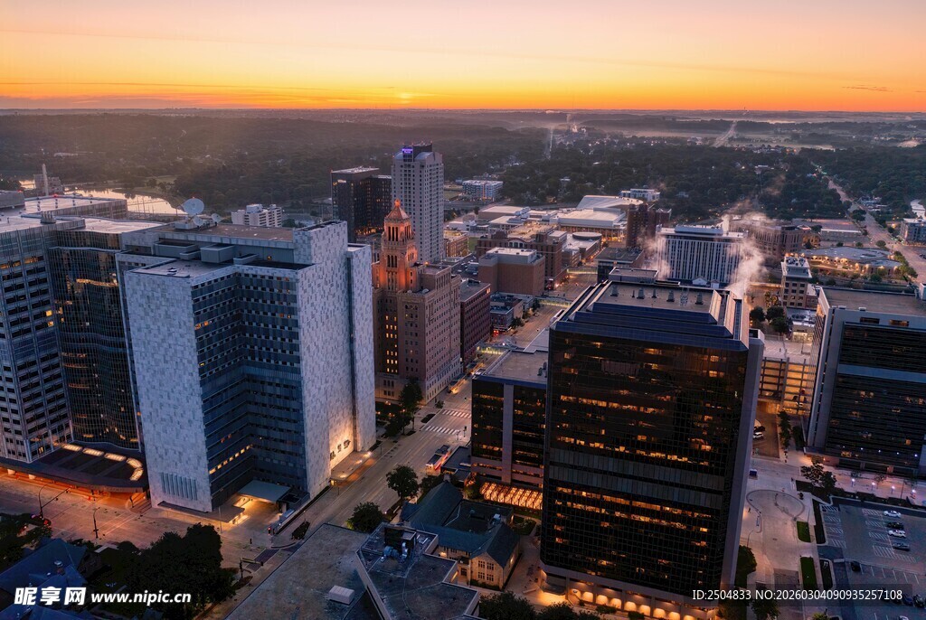 城市黄昏天际线俯瞰美景