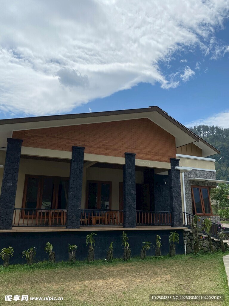 乡村木质房屋 自然景致