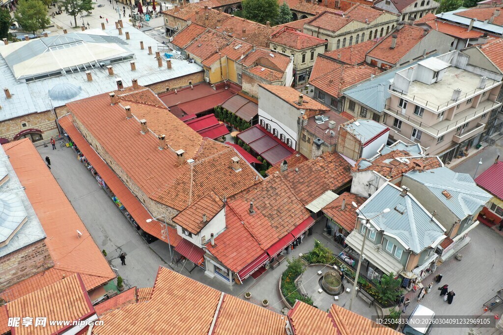 俯瞰红顶建筑小镇风光