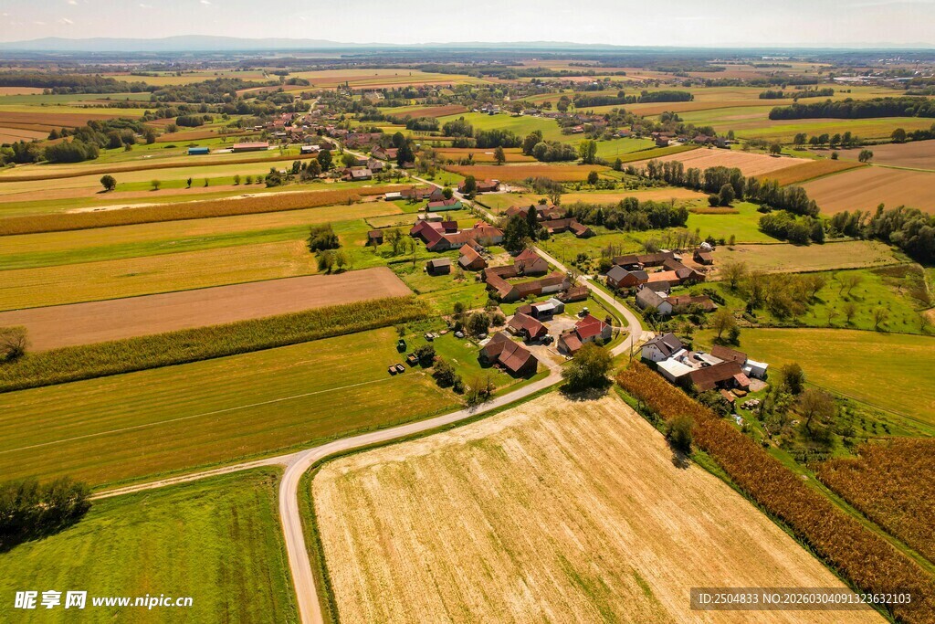 俯瞰田园乡村美景