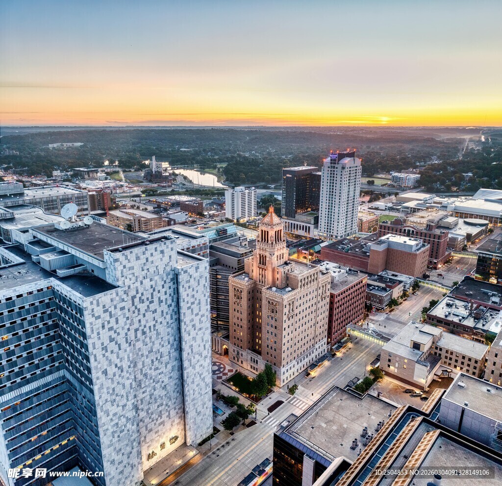 城市天际线日落美景