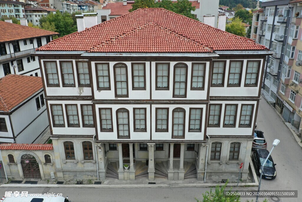 传统风格多层建筑外观