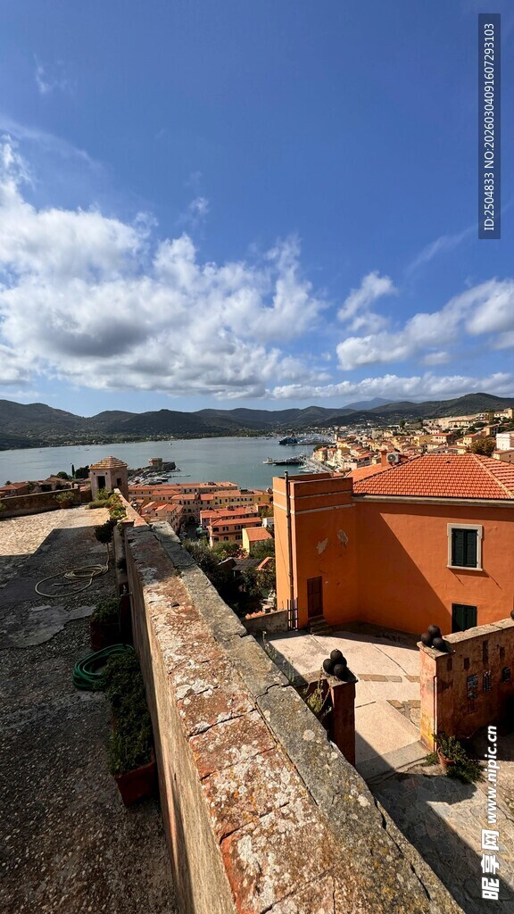 地中海风情小镇屋顶景观