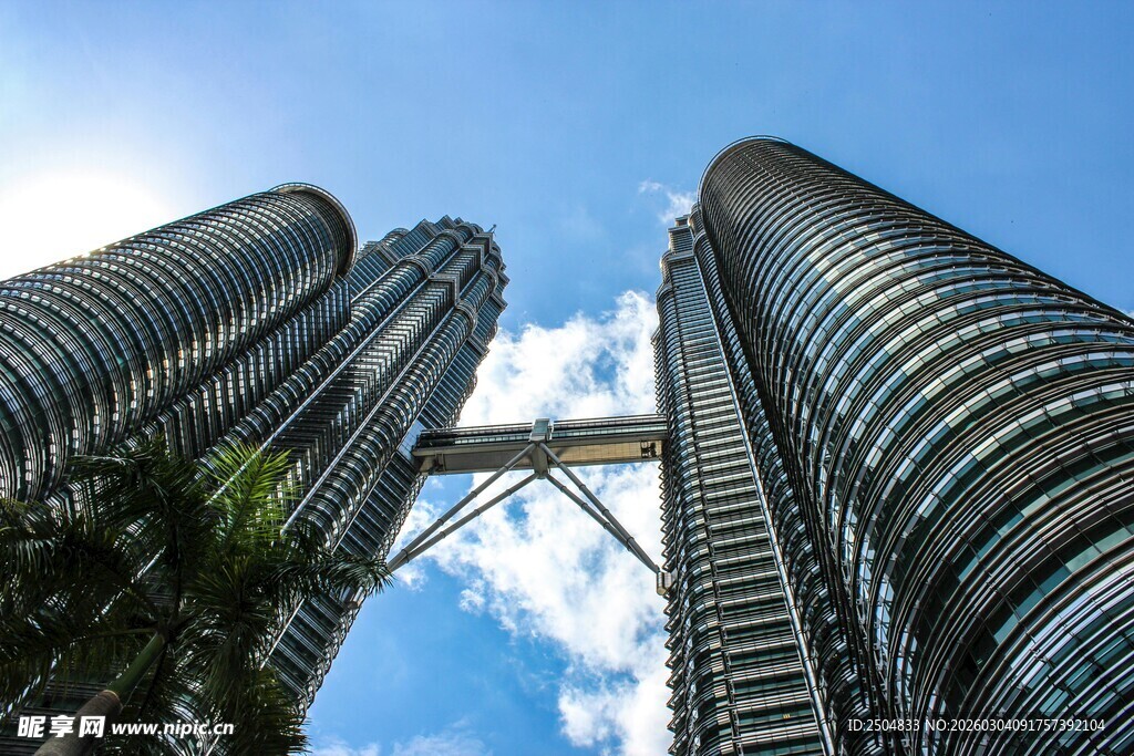 吉隆坡双子塔仰视景观