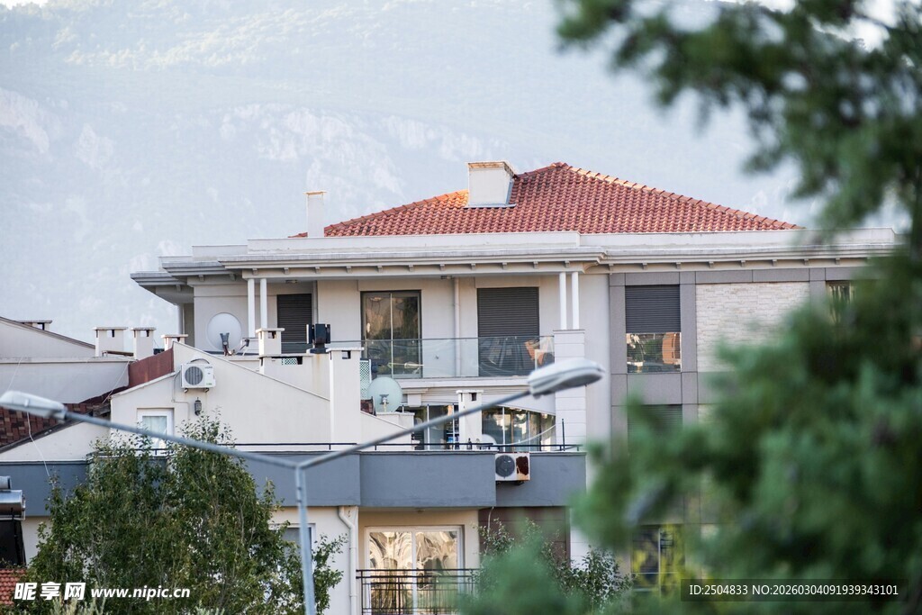现代风格的多层住宅建筑
