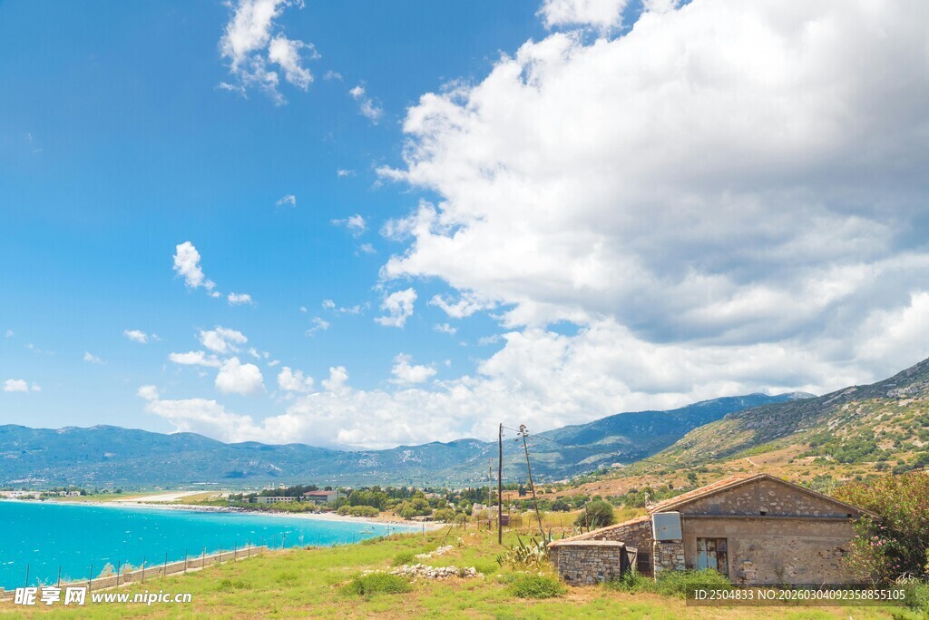 湖畔小屋 青山蓝天美景