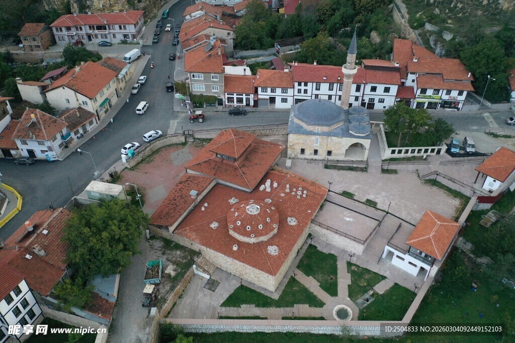 俯瞰色彩斑斓的小镇建筑