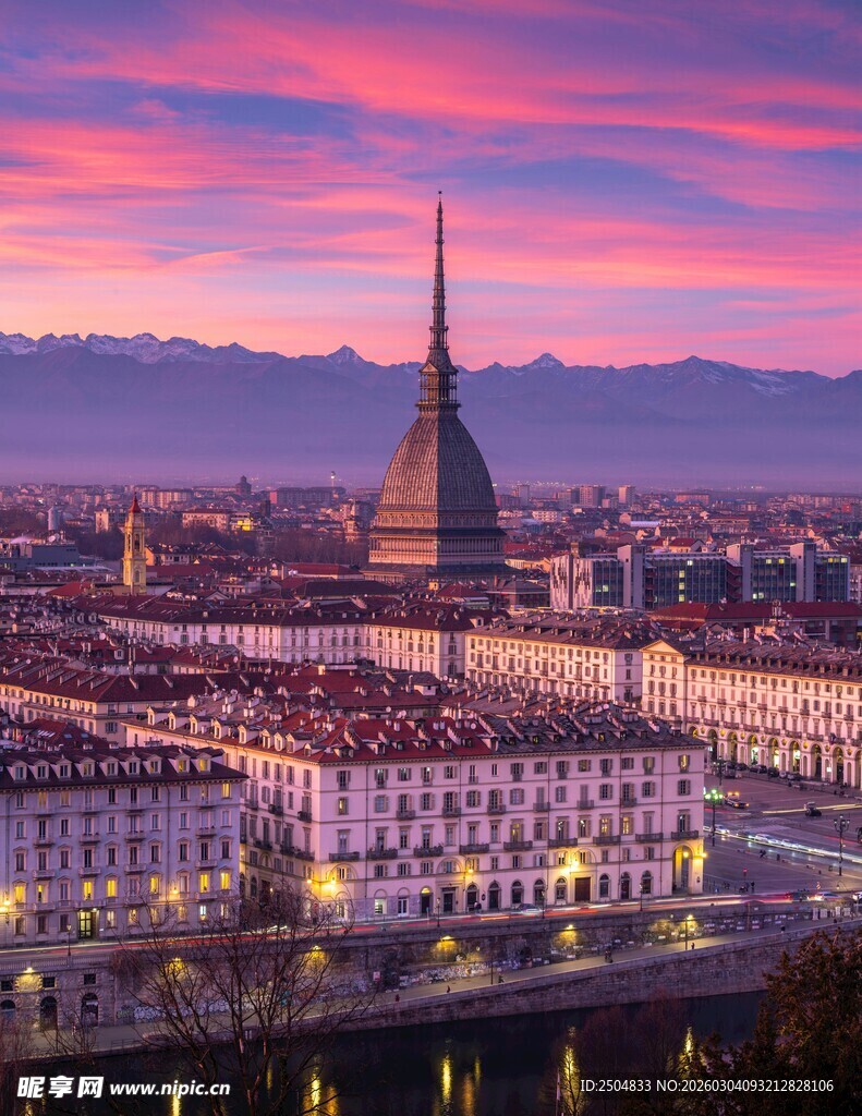 都灵城市天际线美丽夜景