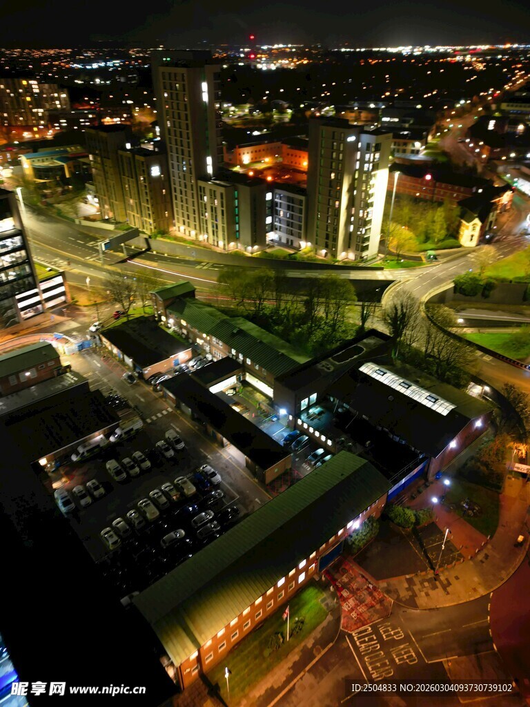 城市璀璨夜景俯瞰图