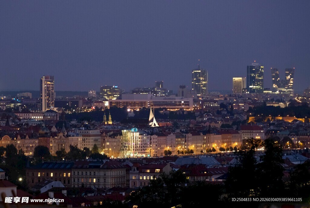 夜幕下的城市璀璨景观
