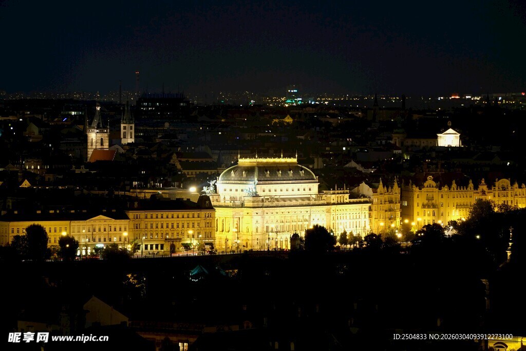 夜晚古城建筑俯瞰景象