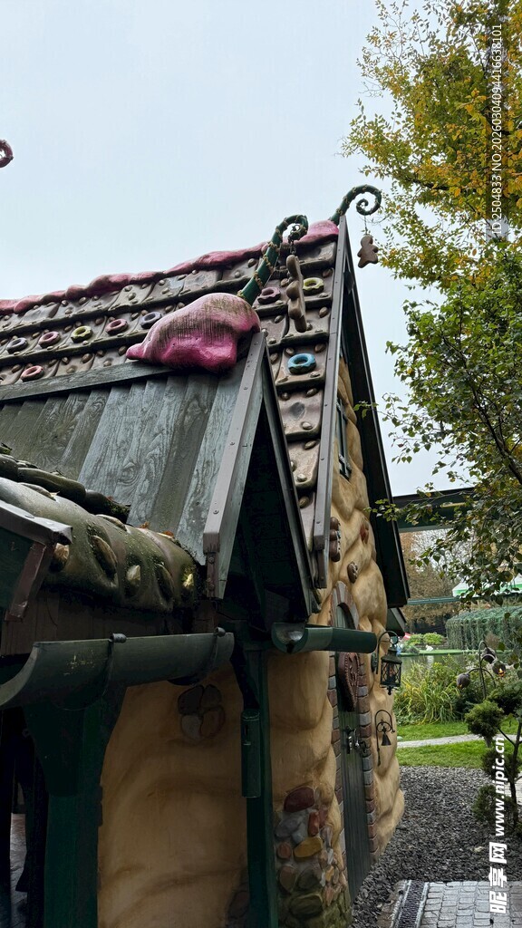 古朴屋顶 尽显岁月痕迹